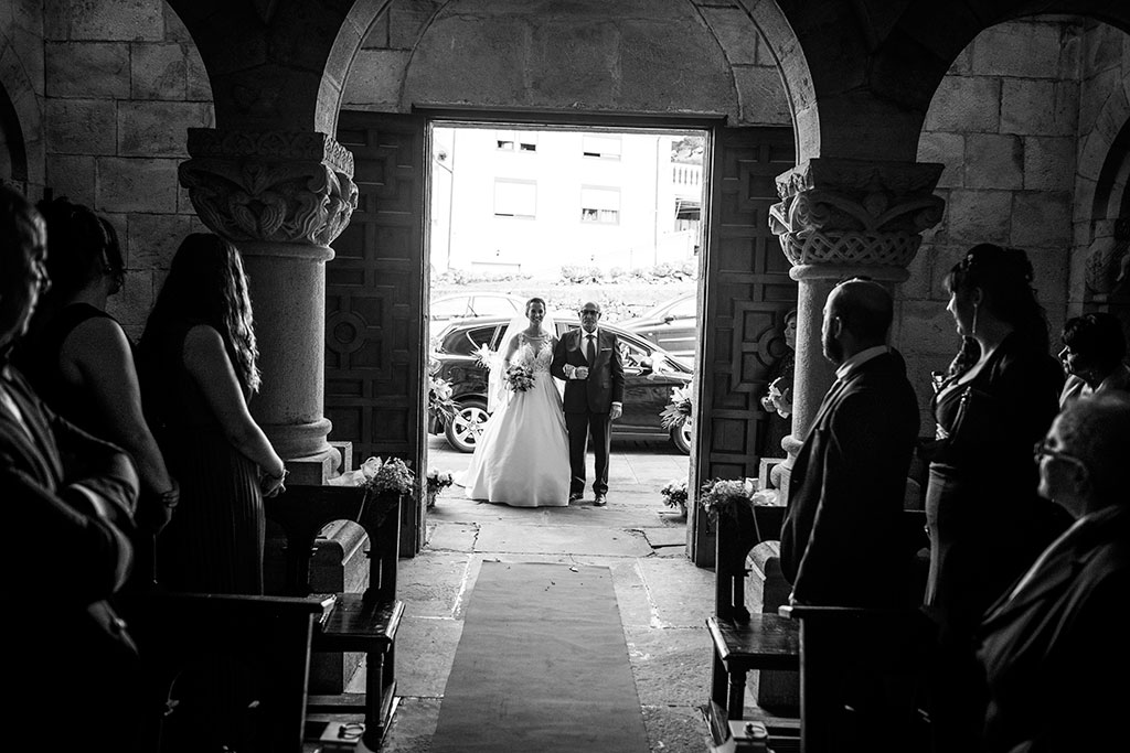 fotógrafo de bodas Santander Blanca y Fran entrada novia