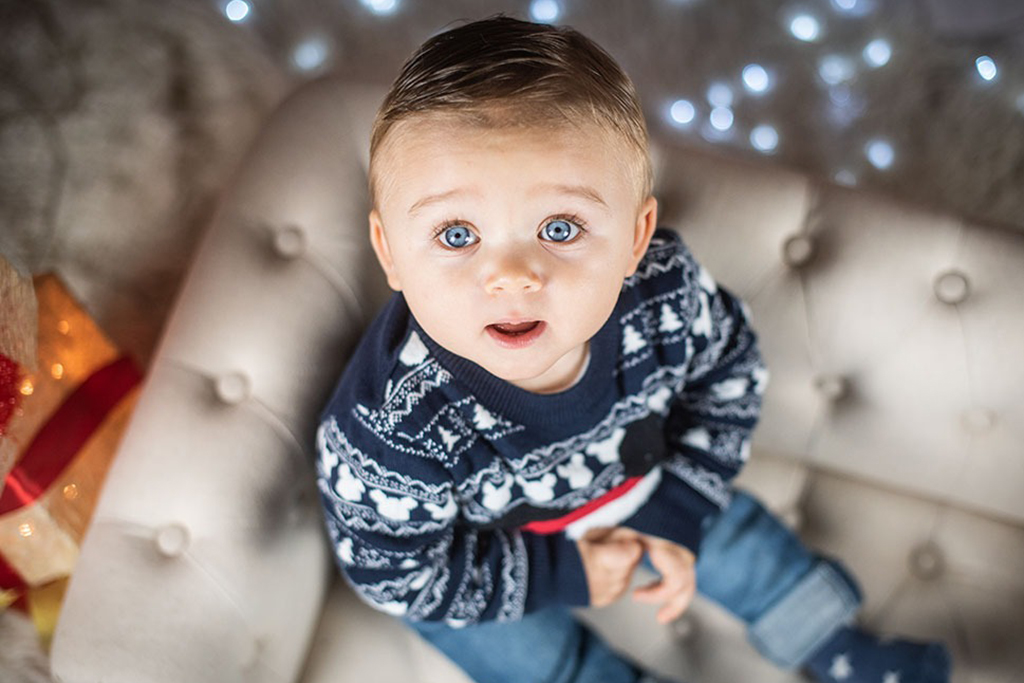 fotos de bebes Santander Oliver navidad sofa