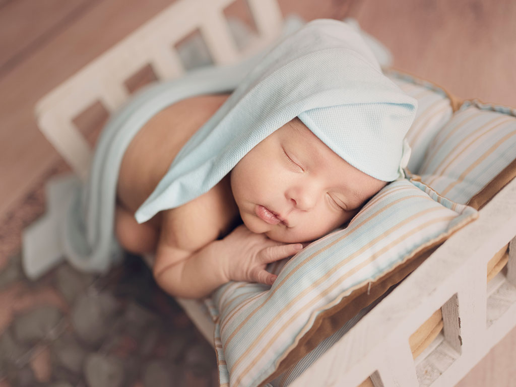 fotografía recién nacido Cantabria Marcos Greiz cama