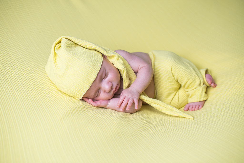fotos-de-bebes-recien-nacidos-newborn-santander-cantabria-amarillo