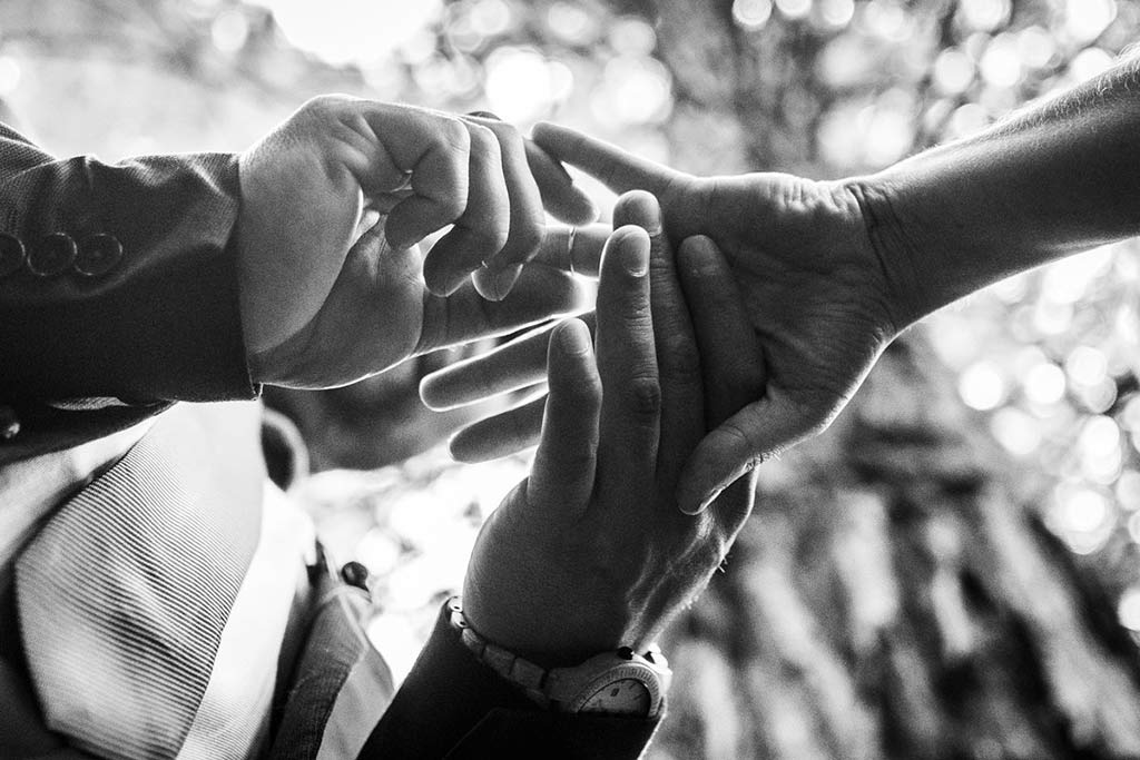 boda íntima en Cantabria Marcos Greiz anillo lorena