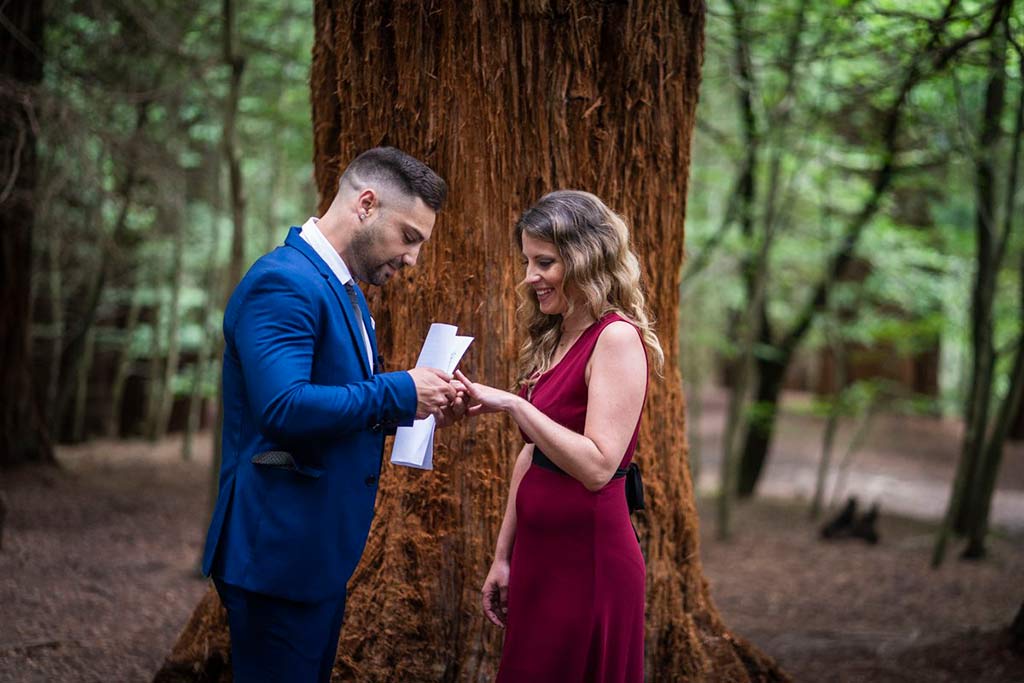 boda íntima en Cantabria Marcos Greiz anillos pepelu