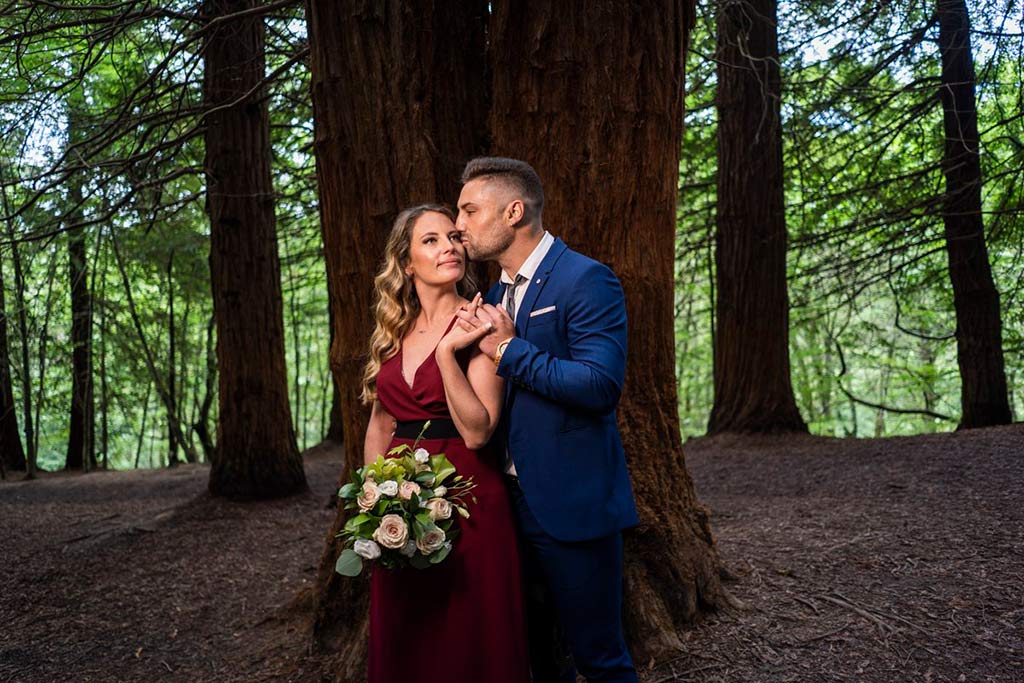 boda íntima en Cantabria Marcos Greiz caricias