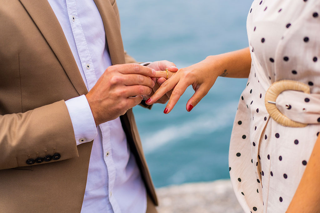 Elopement en Cantabria Marcos Greiz anillos