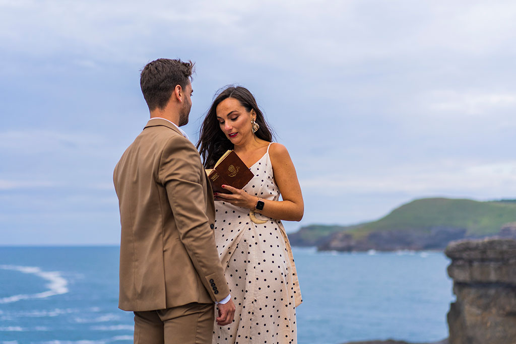 Elopement en Cantabria Marcos Greiz lectura