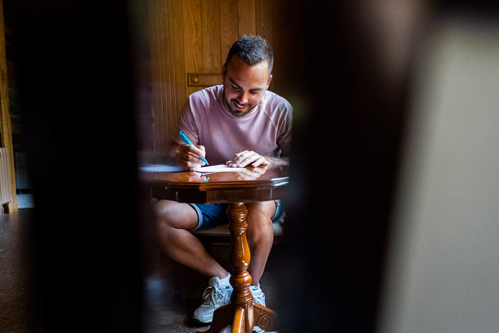 Renovación de votos en Cantabria Marcos Greiz escribiendo