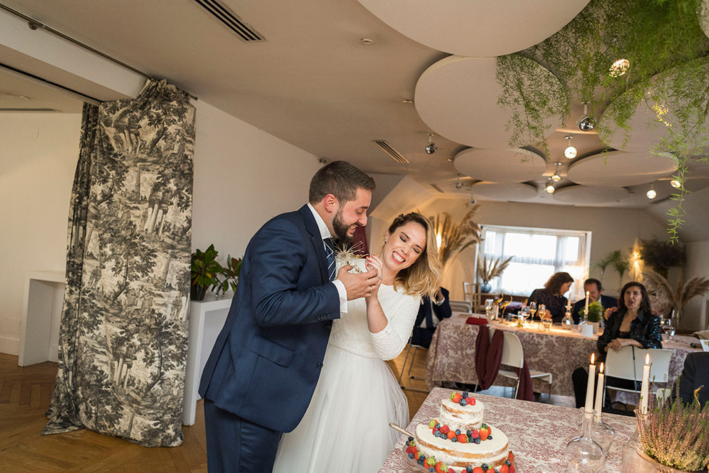 fotógrafo de bodas Cantabria Santander covid19 Marcos Greiz tarta