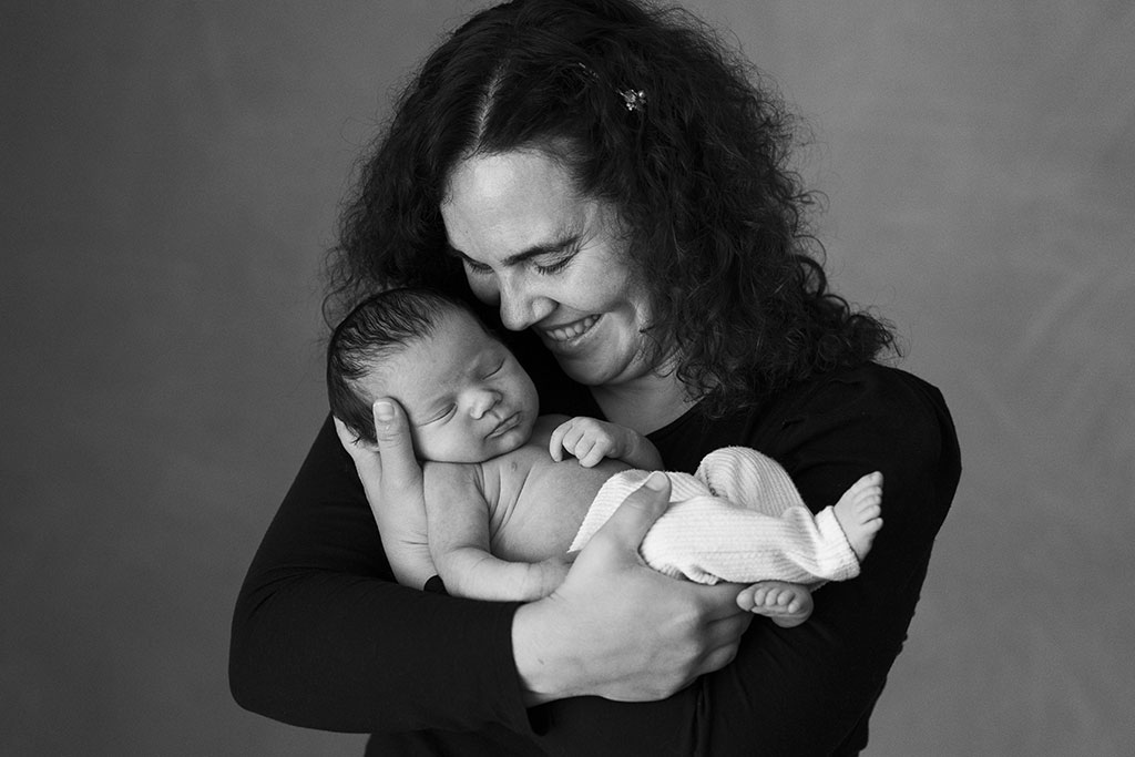 fotógrafo bebes newborn recién nacido Santander mamá
