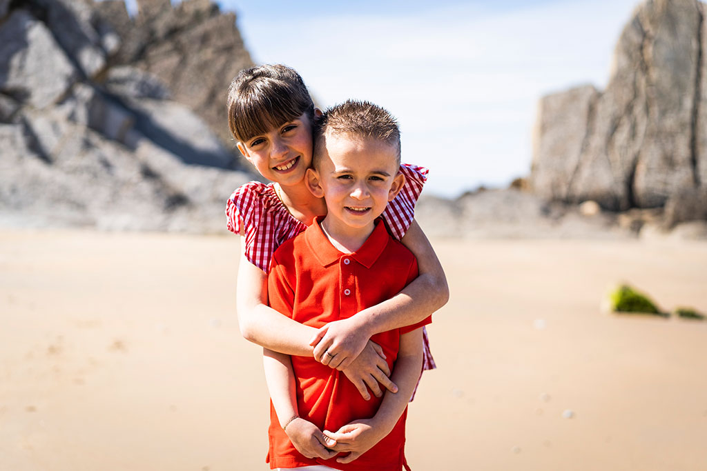 fotografía niños Cantabria Marcos Greiz arnia abrazo