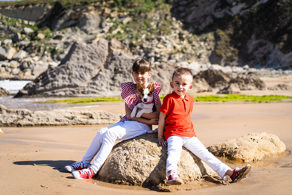 fotografía niños Cantabria Marcos Greiz arnia hermanos perro