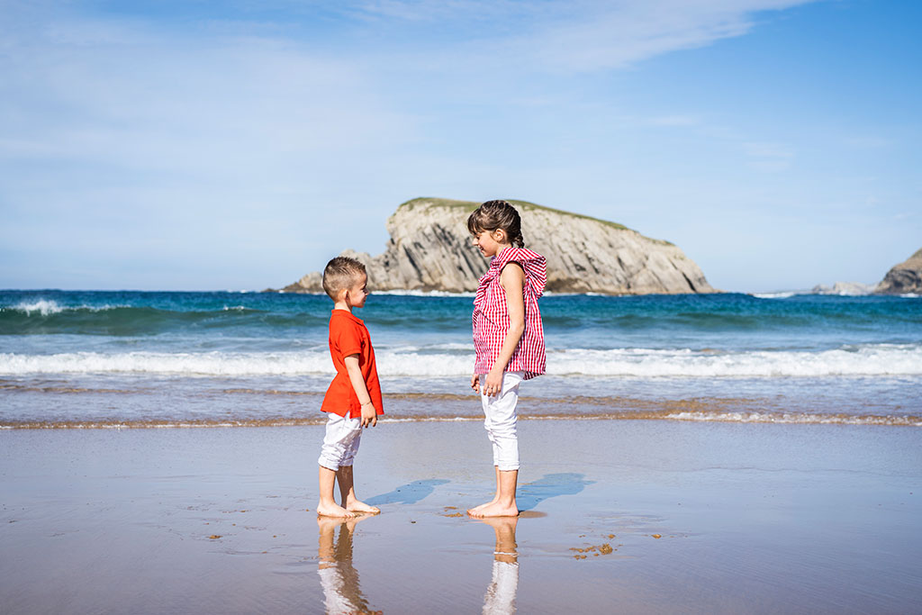 fotografía niños Cantabria Marcos Greiz arnia hermanos miradas