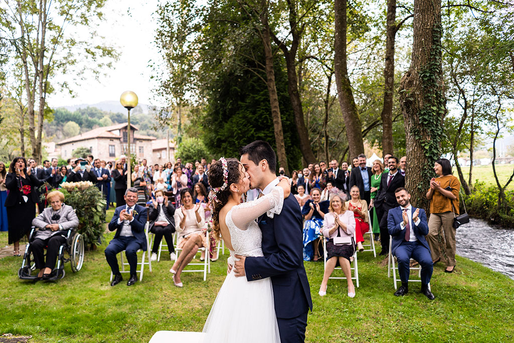 Fotógrafo de bodas Cantabria Marcos Greiz Deva Jorge primer beso