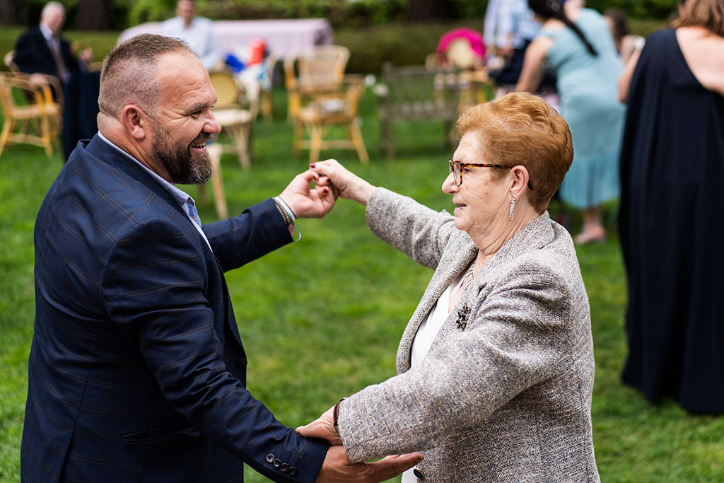 fotografía bodas Santander Cantabria Sara e Ivan abuela baile