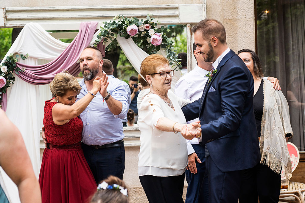 fotografía bodas Santander Cantabria Sara e Ivan bailando