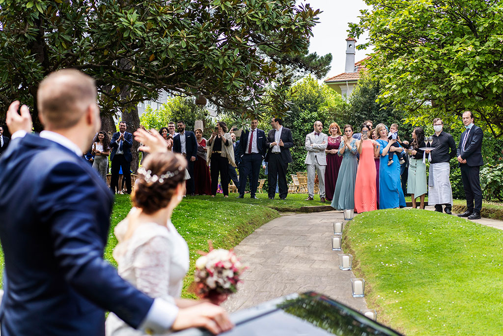 fotografía bodas Santander Cantabria Sara e Ivan saludar