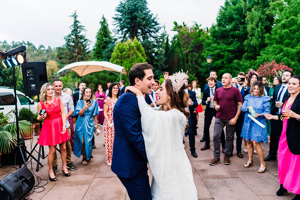 Fotógrafo de bodas en Cantabria Carla y Nacho baile