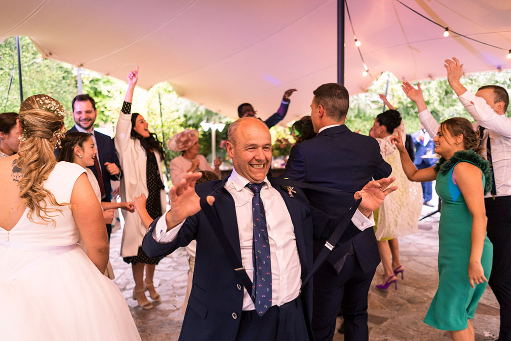 Fotógrafo de boda Cantabria Marcos Greiz papa fiesta