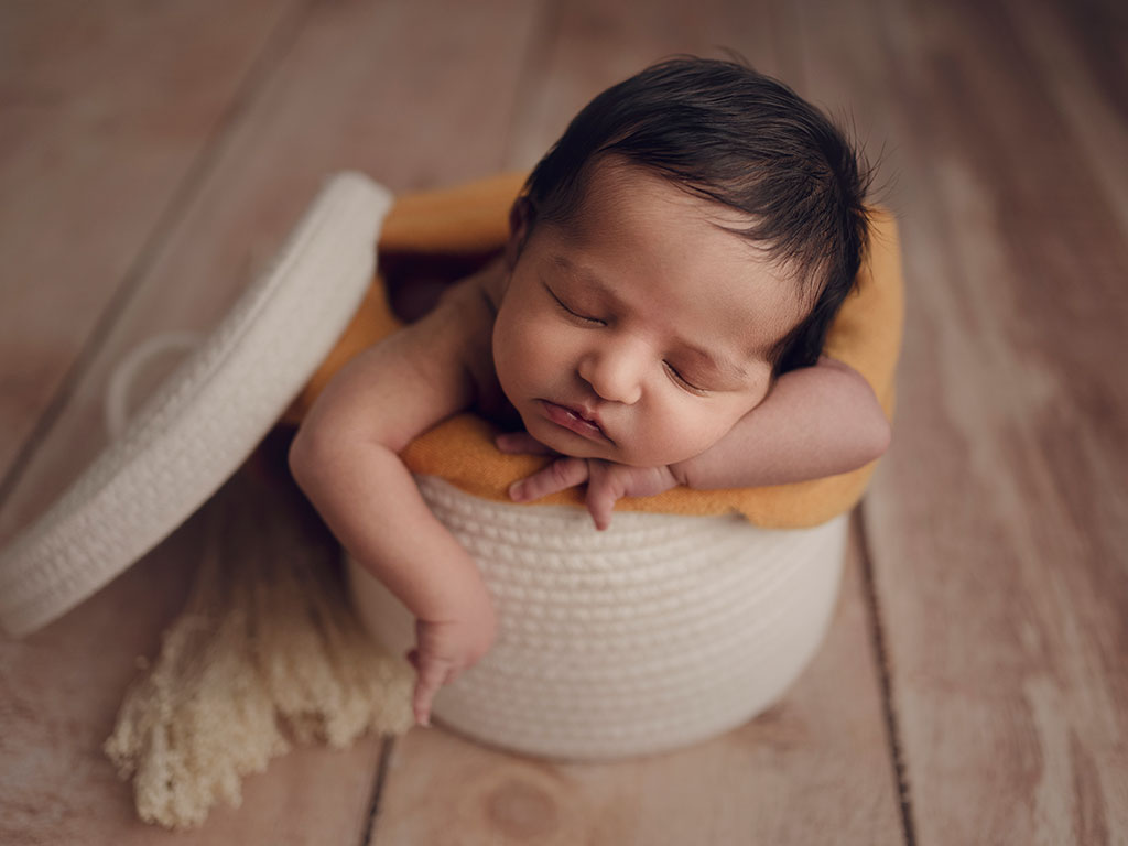 Fotos de recién nacido bebe en Santander Cantabria cubo