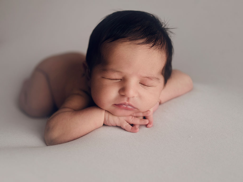 Fotos de recién nacido bebe en Santander Cantabria manos