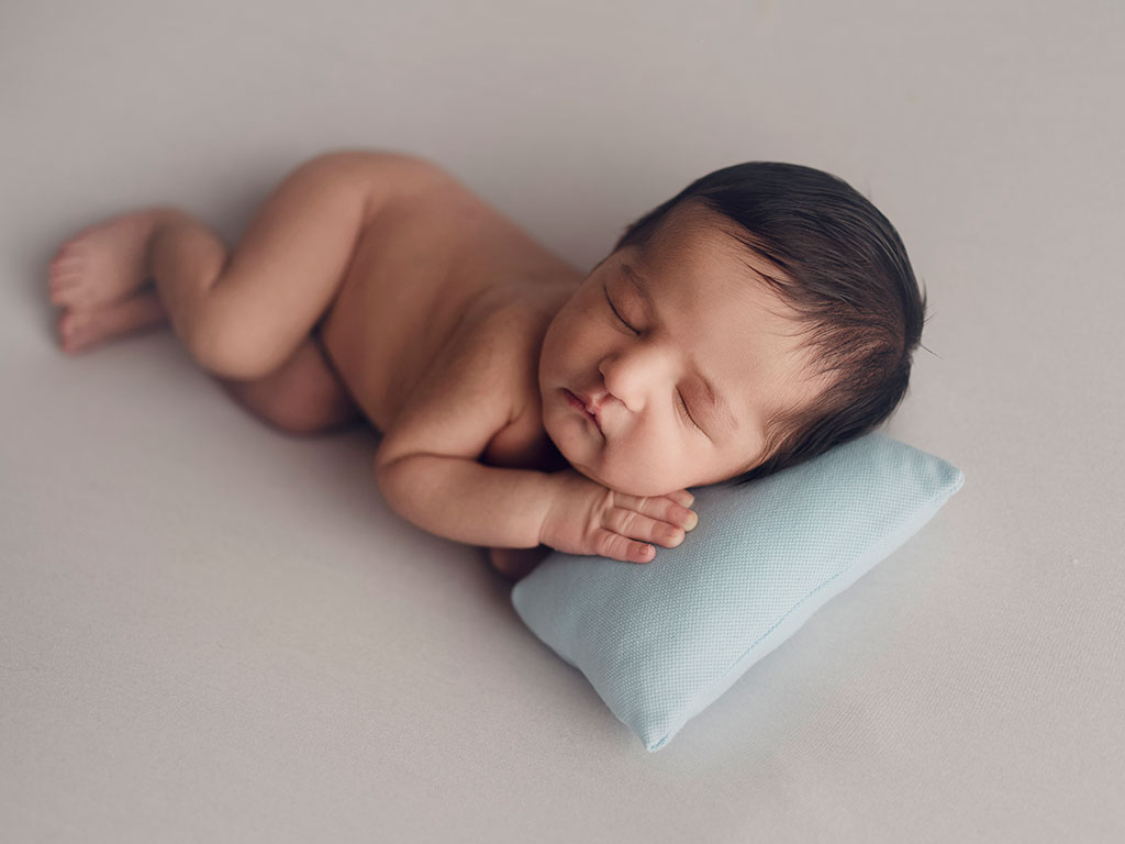 Fotos de recién nacido bebe en Santander Cantabria manta