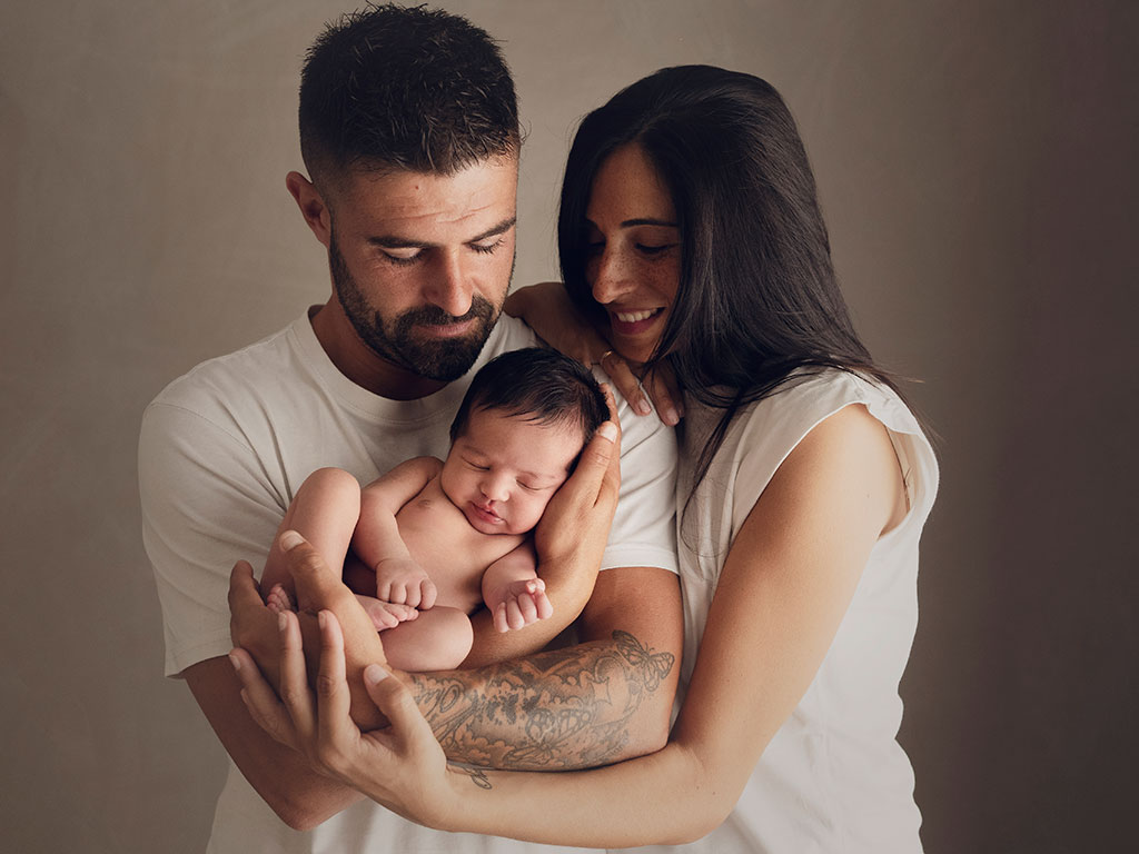 Fotos de recién nacido bebe en Santander Cantabria papa y mama