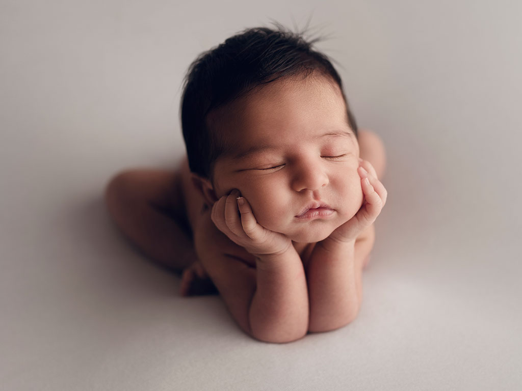 Fotos de recién nacido bebe en Santander Cantabria rana