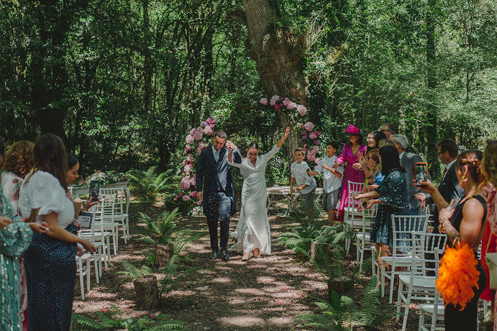 Salida de la ceremonia de la boda