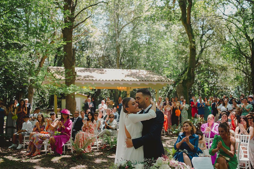 Primer beso de novios tras casarse