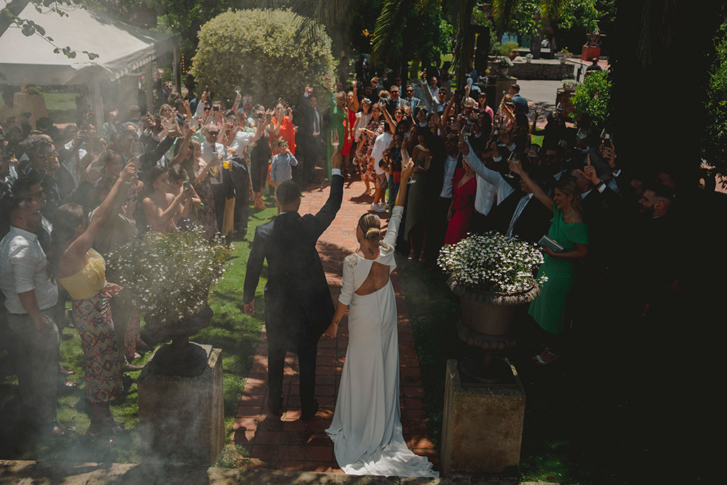 Entrade de novios en coctel de la boda