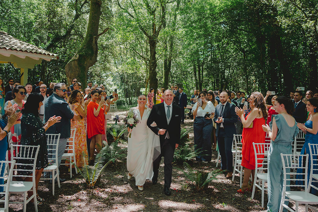 Novia entrando en su boda