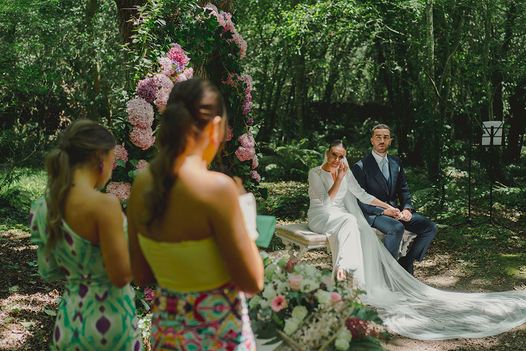 Novios emocionados el día de su boda