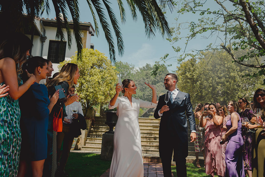 Novia disfruta de boda