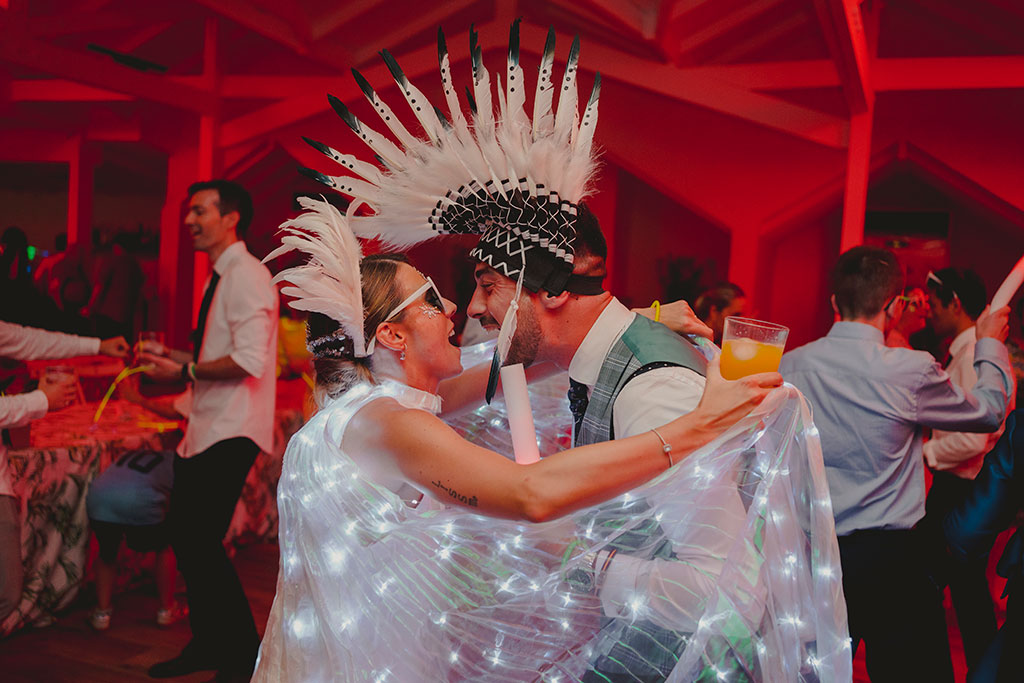 Novios en su fiesta de boda