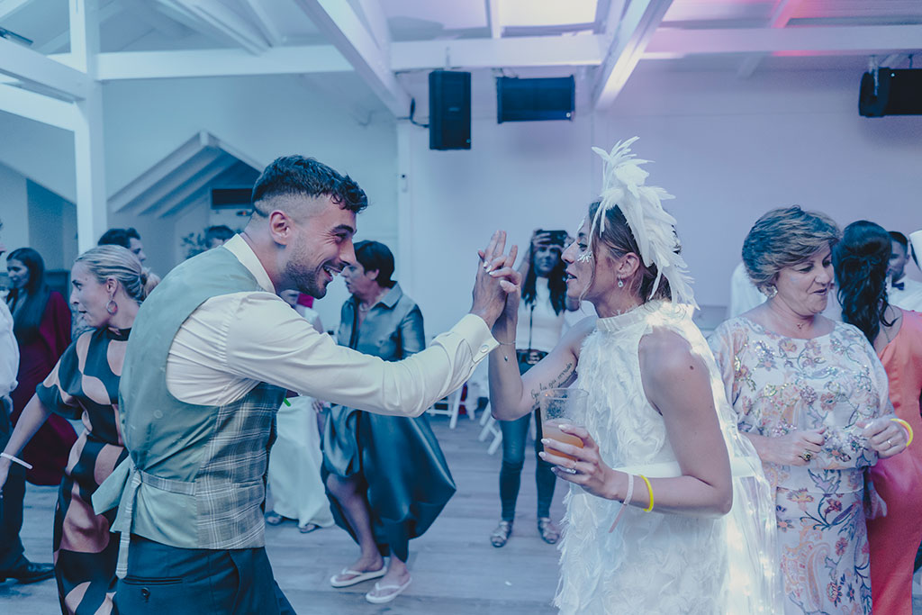 Novios en su fiesta Boda Cantabria