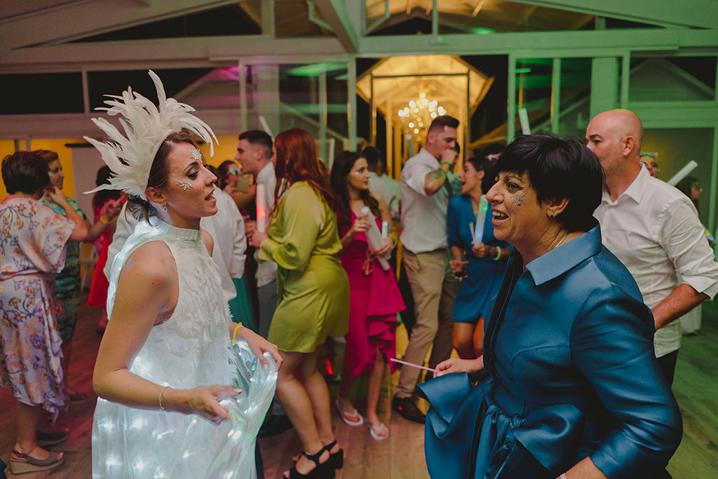 Novia bailando con su madre