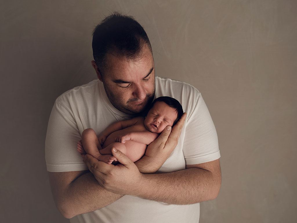 Papá con su bebé recién nacido en Santander