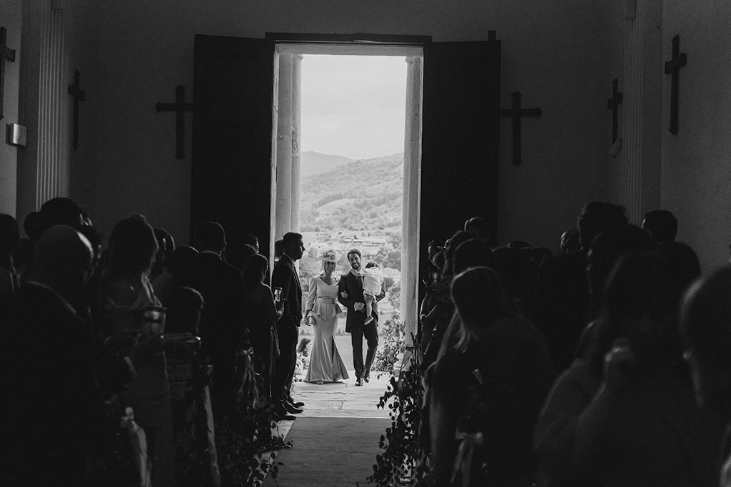fotografia-bodas-cantabria-fraguas-marcos-greiz-sara-diego-entrada-novio Fotógrafo de bodas Casona de las Fraguas Marcos Greiz Sara y Diego