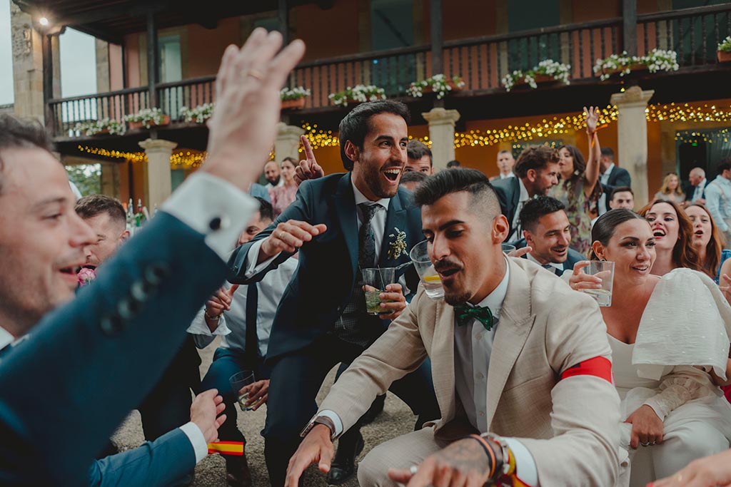 fotografo-bodas-cantabria-casona-fraguas-marcos-greiz-sara-diego-amigos