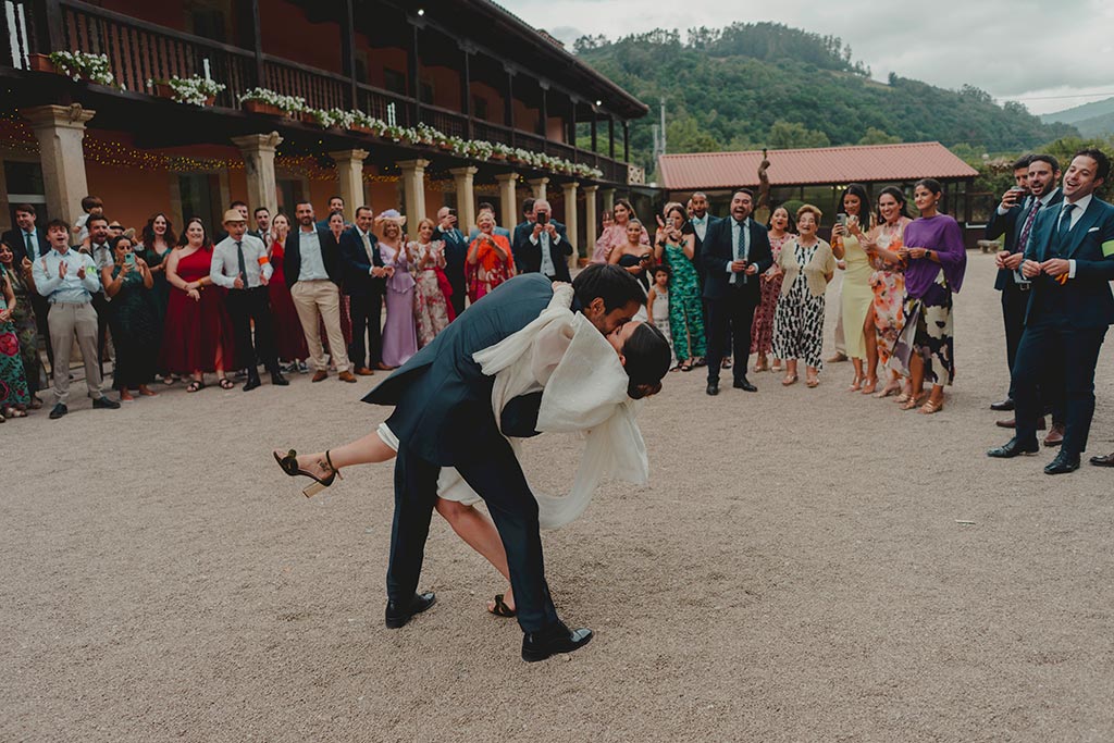 fotografo-bodas-cantabria-casona-fraguas-marcos-greiz-sara-diego-baile-beso Fotógrafo de bodas Casona de las Fraguas Marcos Greiz Sara y Diego