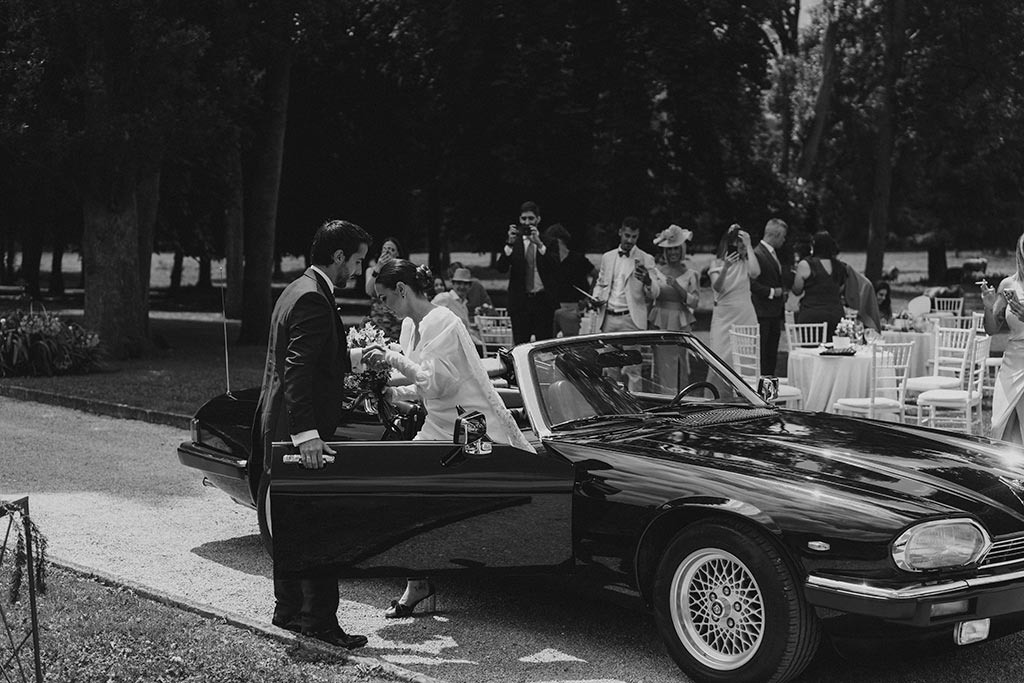 fotografo-bodas-cantabria-casona-fraguas-marcos-greiz-sara-diego-bajada-coche Fotógrafo de bodas Casona de las Fraguas Marcos Greiz Sara y Diego