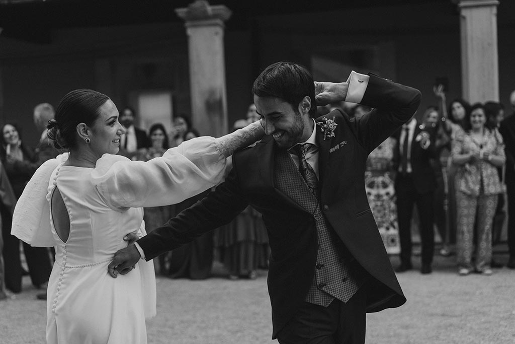 fotografo-bodas-cantabria-casona-fraguas-marcos-greiz-sara-diego-primeros-pasos Fotógrafo de bodas Casona de las Fraguas Marcos Greiz Sara y Diego