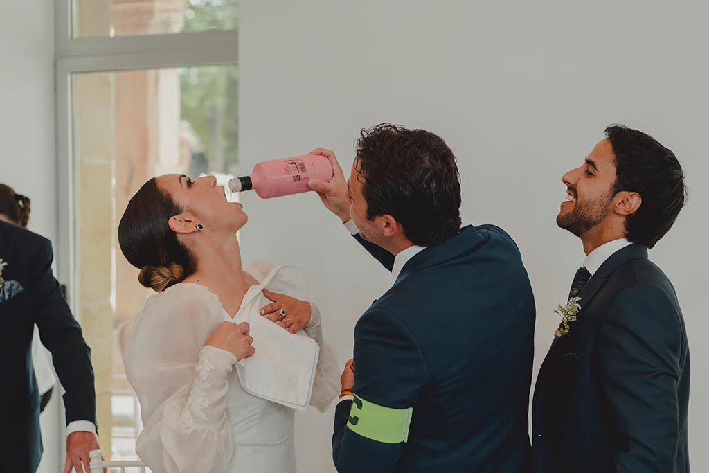 fotografo-bodas-cantabria-fraguas-marcos-greiz-sara-diego-capitan de mesa Fotógrafo de bodas Casona de las Fraguas Marcos Greiz Sara y Diego