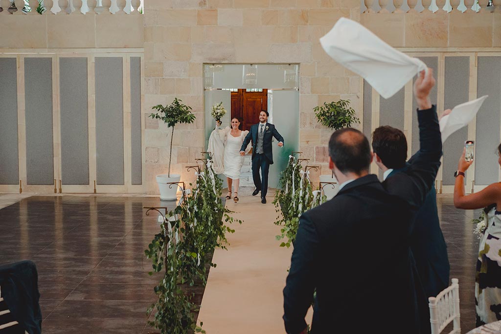 fotografo-bodas-cantabria-fraguas-marcos-greiz-sara-diego-entrada-comedor Fotógrafo de bodas Casona de las Fraguas Marcos Greiz Sara y Diego