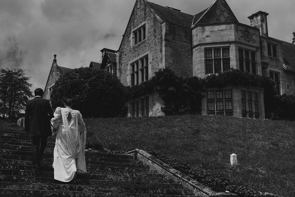 mejor-fotografo-bodas-cantabria-casona-fraguas-marcos-greiz-sara-diego-escaleras El mejor Fotógrafo de bodas en Cantabria Casona de las Fraguas Marcos Greiz Sara y Diego