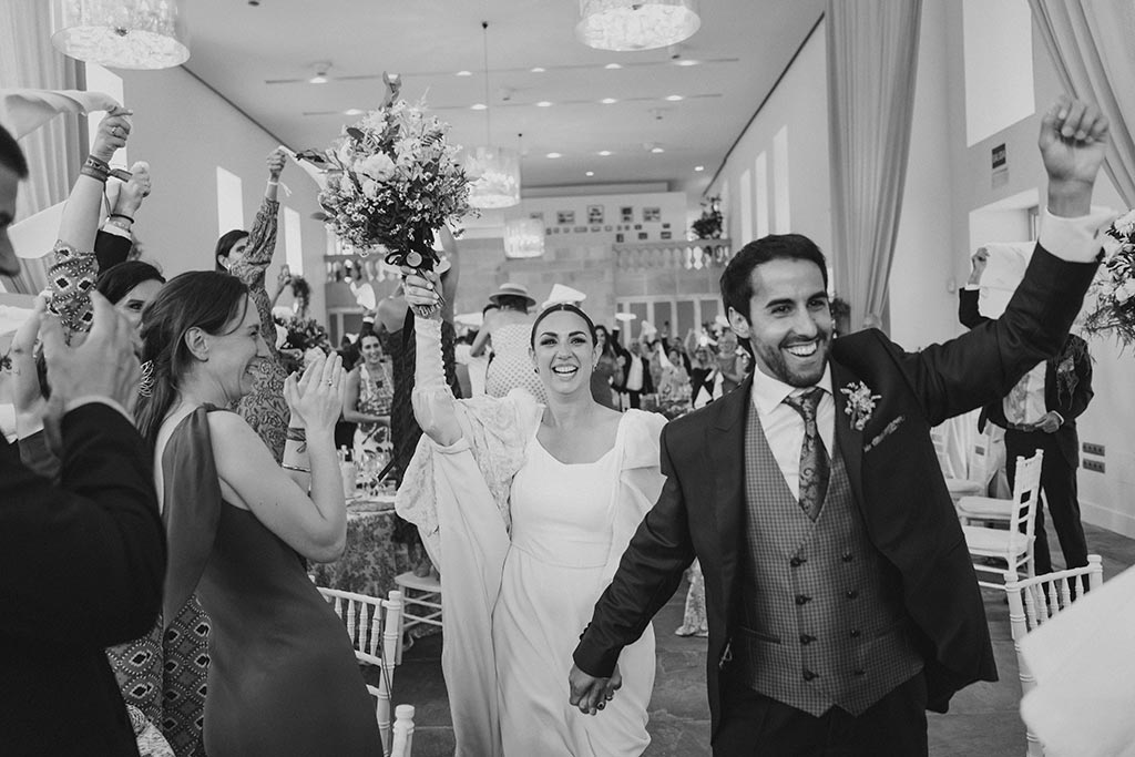 mejor-fotografo-bodas-cantabria-casona-fraguas-marcos-greiz-sara-diego-locura El mejor Fotógrafo de bodas en Cantabria Casona de las Fraguas Marcos Greiz Sara y Diego